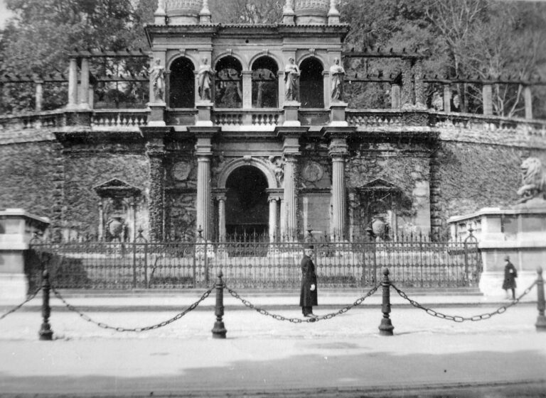 Historical photograph of the Varkert Bazar in Budapest