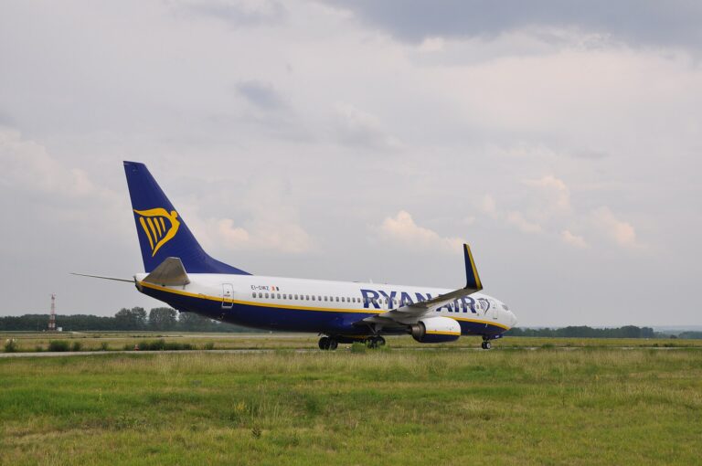 Ryanair Boeing 737-800 EI-DWZ on a taxiway at Budapest Airport