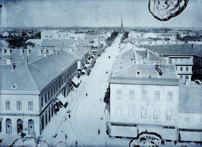 Historic street view of Debrecen in 1908, with the Old Town Hall on the left.
