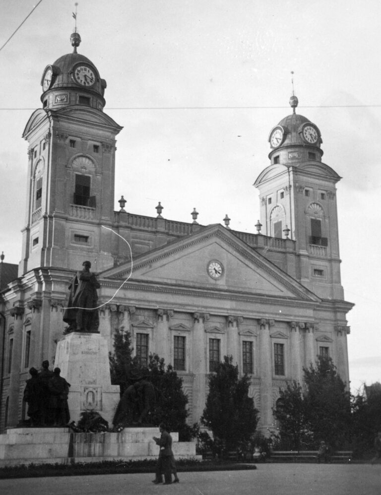 Black and white photograph of Debrecen’s Great Reformed Church in 1935.